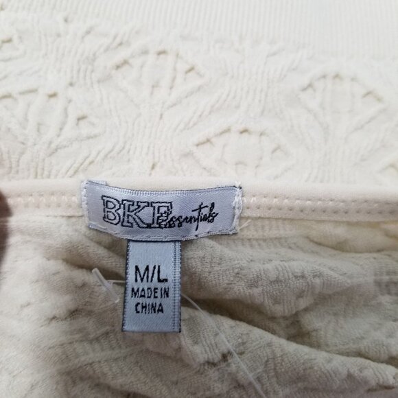 NWT BUCKLE V Neck Skinny Strap Textured Crop Top Color Taupe Size M/L - Picture 5 of 9